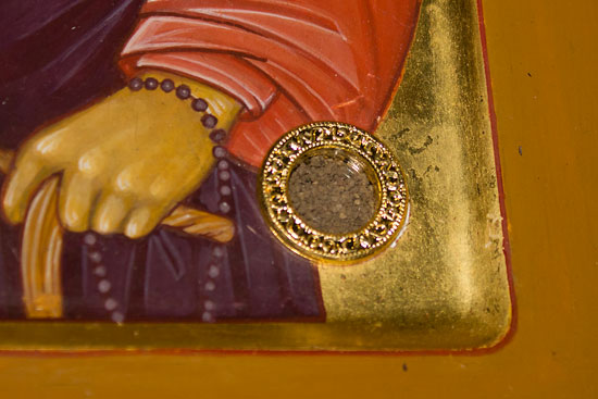 Св. земелька с могилки схимонаха Паисия Святогорца